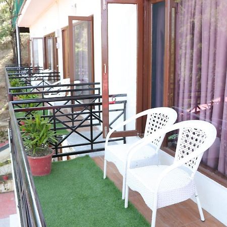 Maple Resort Chail Esterno foto