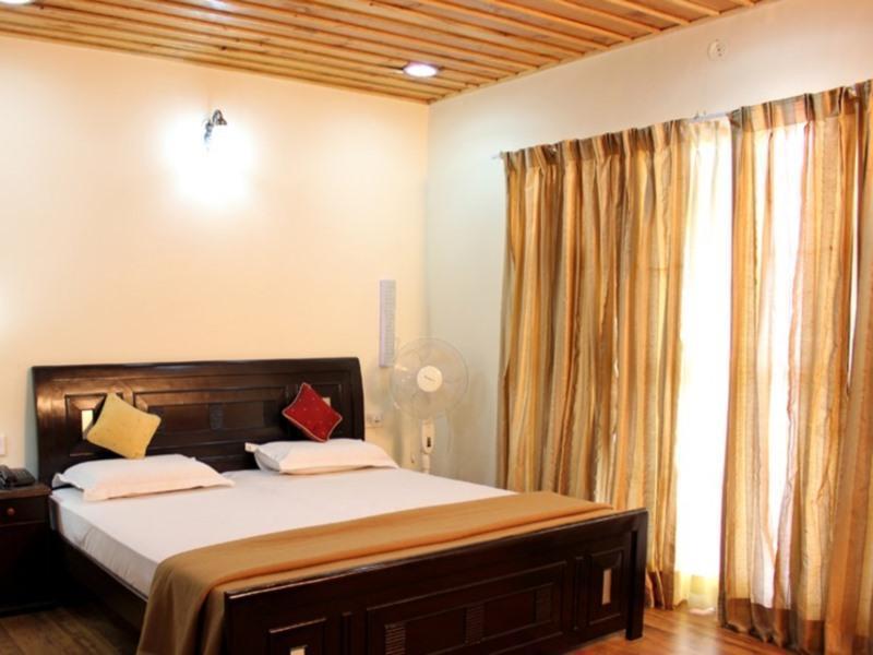 Maple Resort Chail Esterno foto