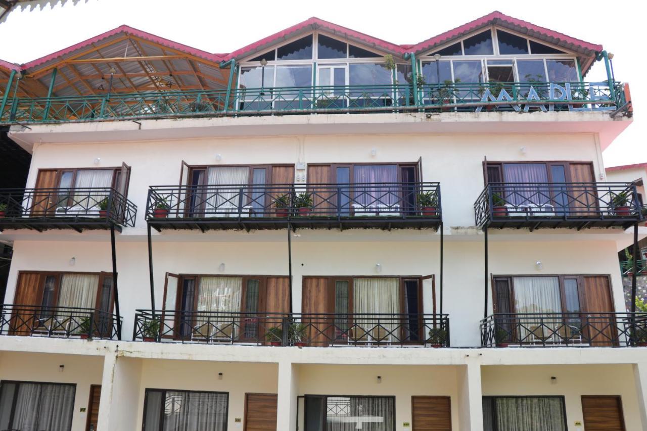 Maple Resort Chail Esterno foto