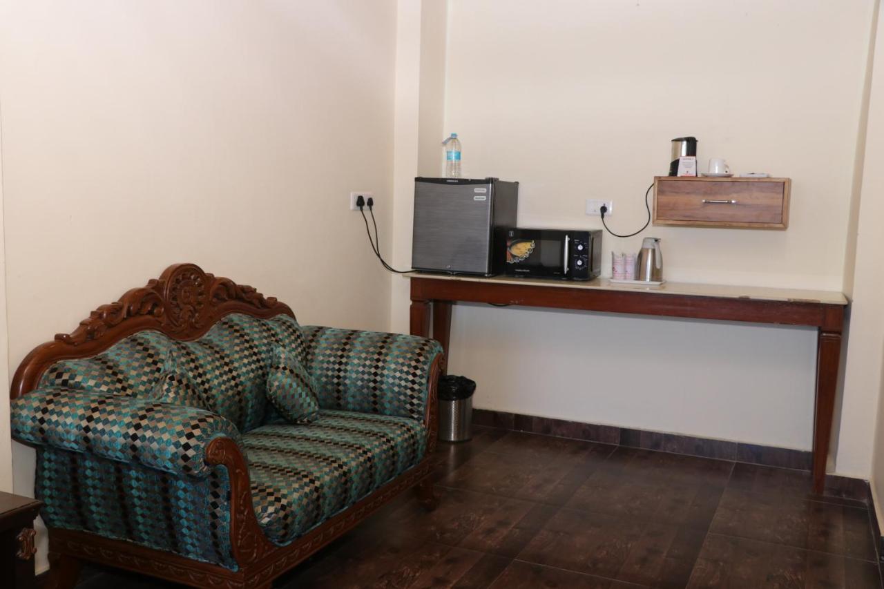 Maple Resort Chail Esterno foto